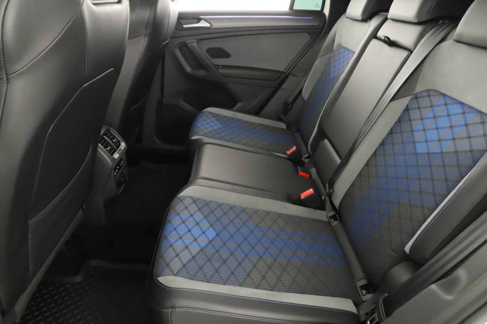 Volkswagen Tiguan - 2021