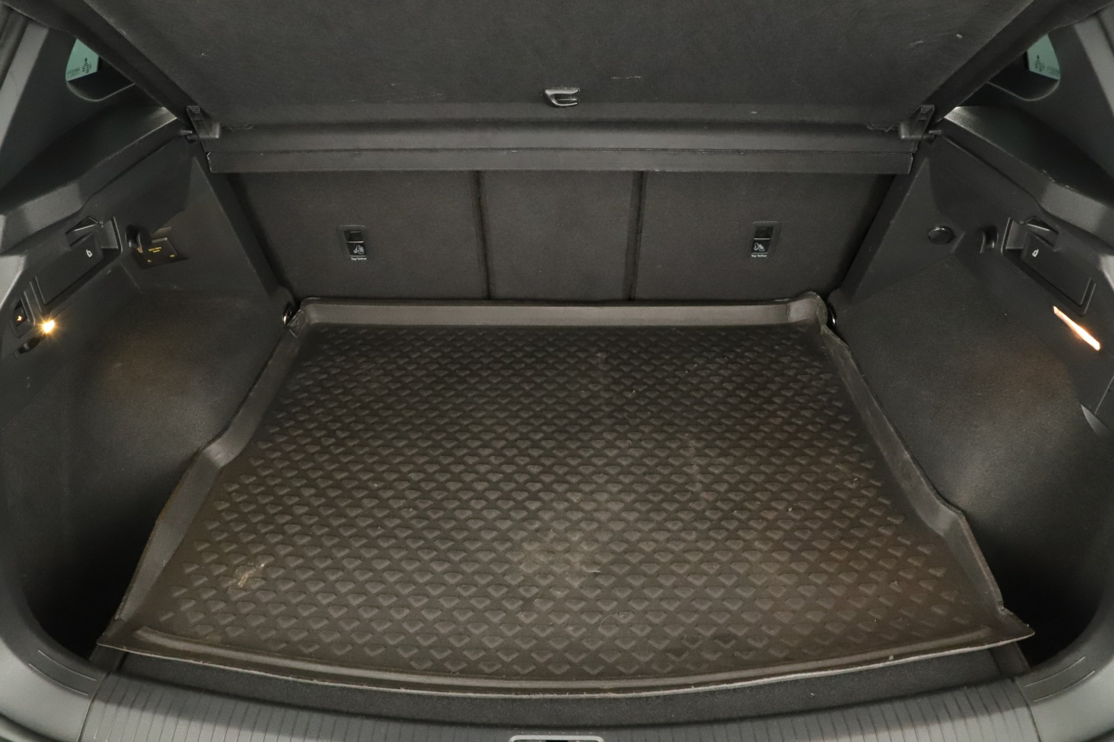 Volkswagen Tiguan - 2021