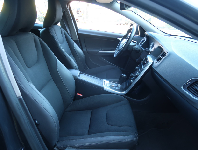 Volvo V60, 2011