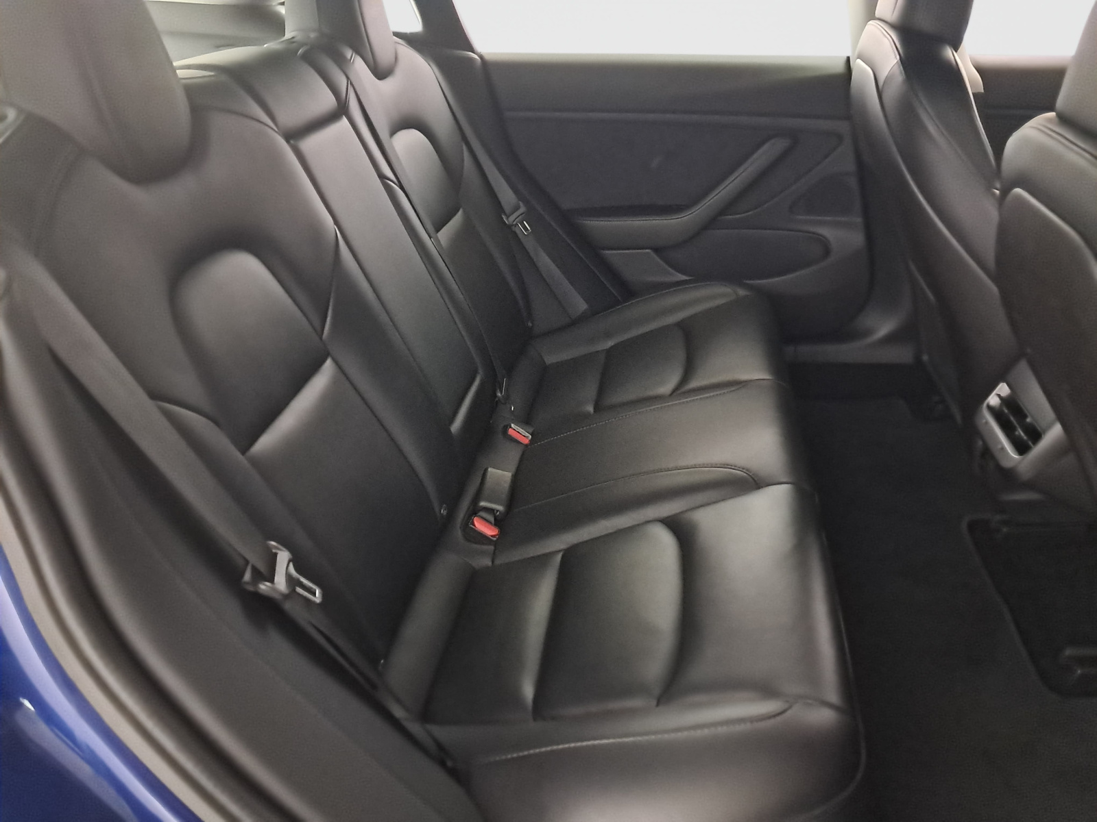 Tesla Model 3 Long Range AWD – fotografie 13