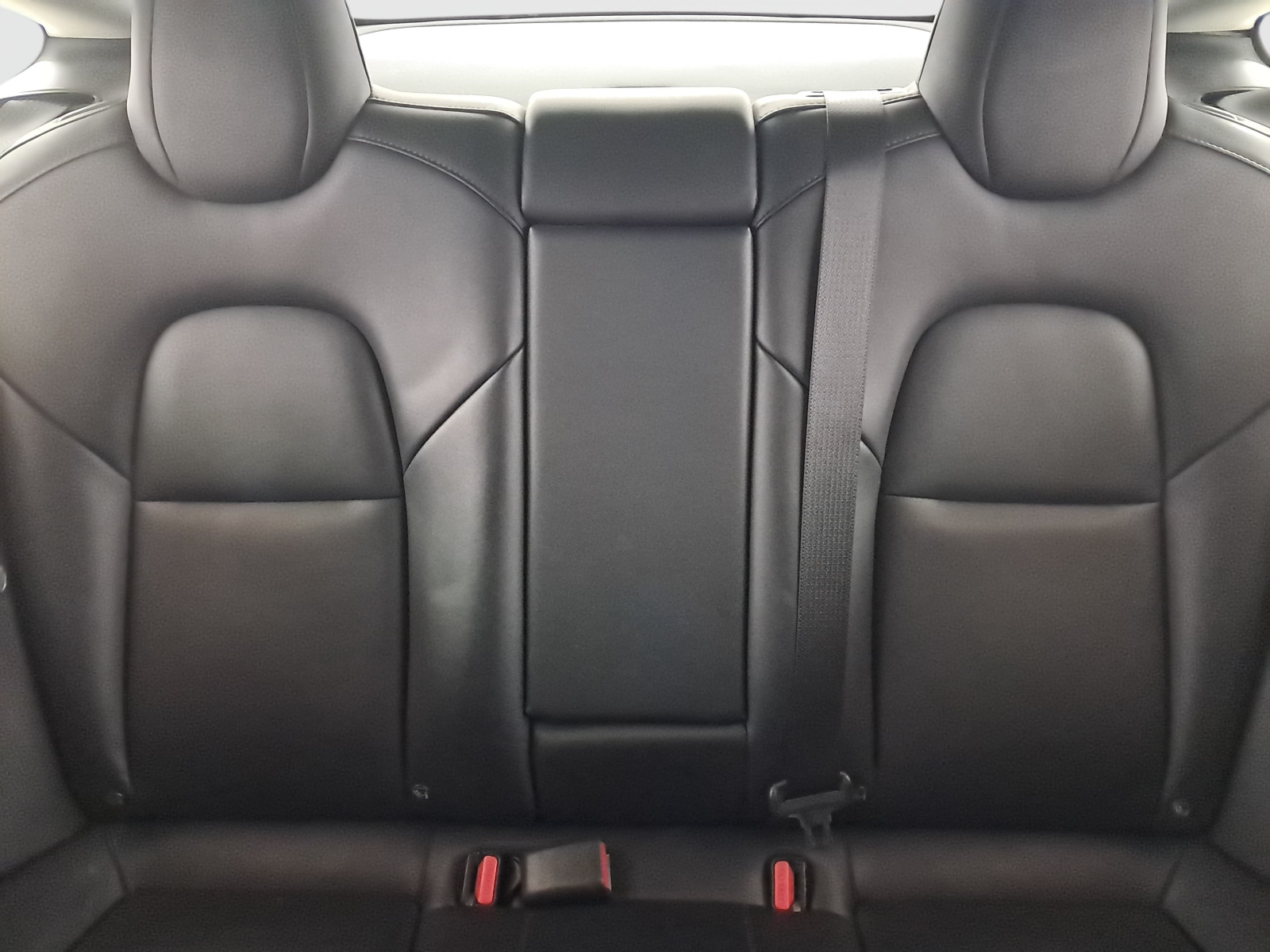 Tesla Model 3 Long Range AWD – fotografie 14