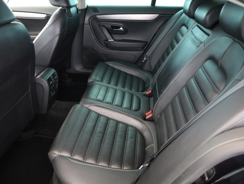 Volkswagen Passat CC, 2010