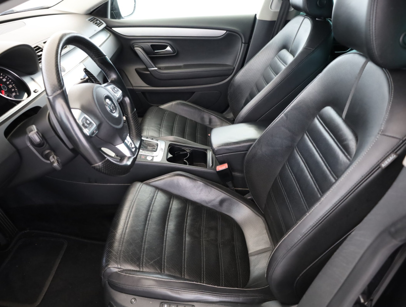 Volkswagen Passat CC, 2010