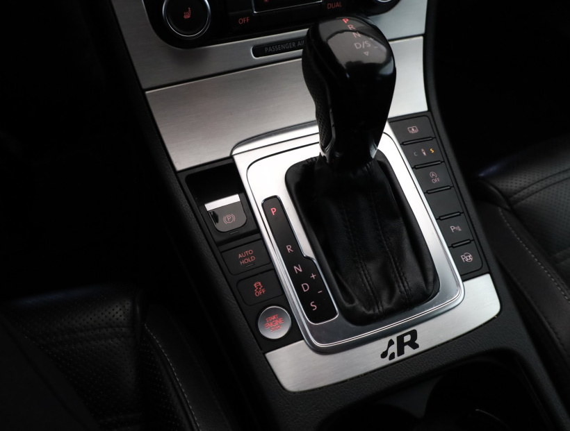 Volkswagen Passat CC, 2010