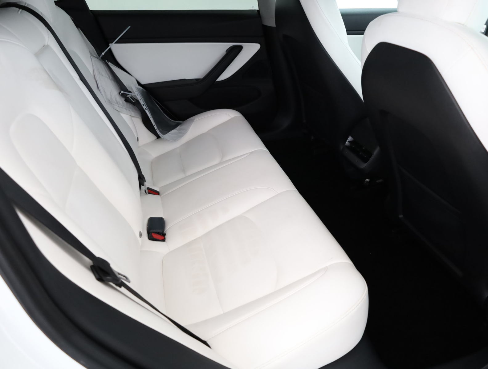 Tesla Model 3 Long Range AWD – fotografie 11