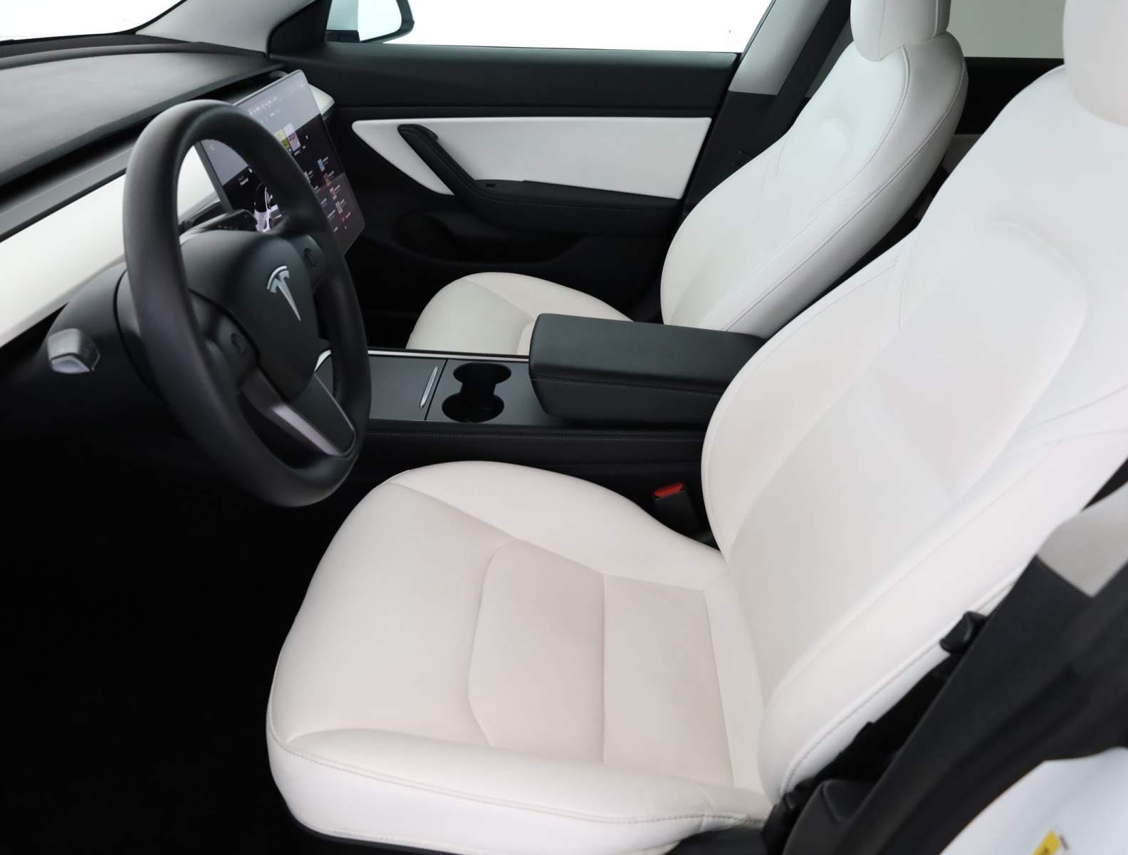 Tesla Model 3 Long Range AWD – fotografie 13