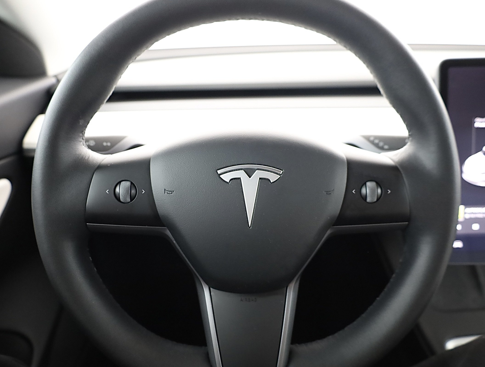 Tesla Model 3 Long Range AWD – fotografie 14