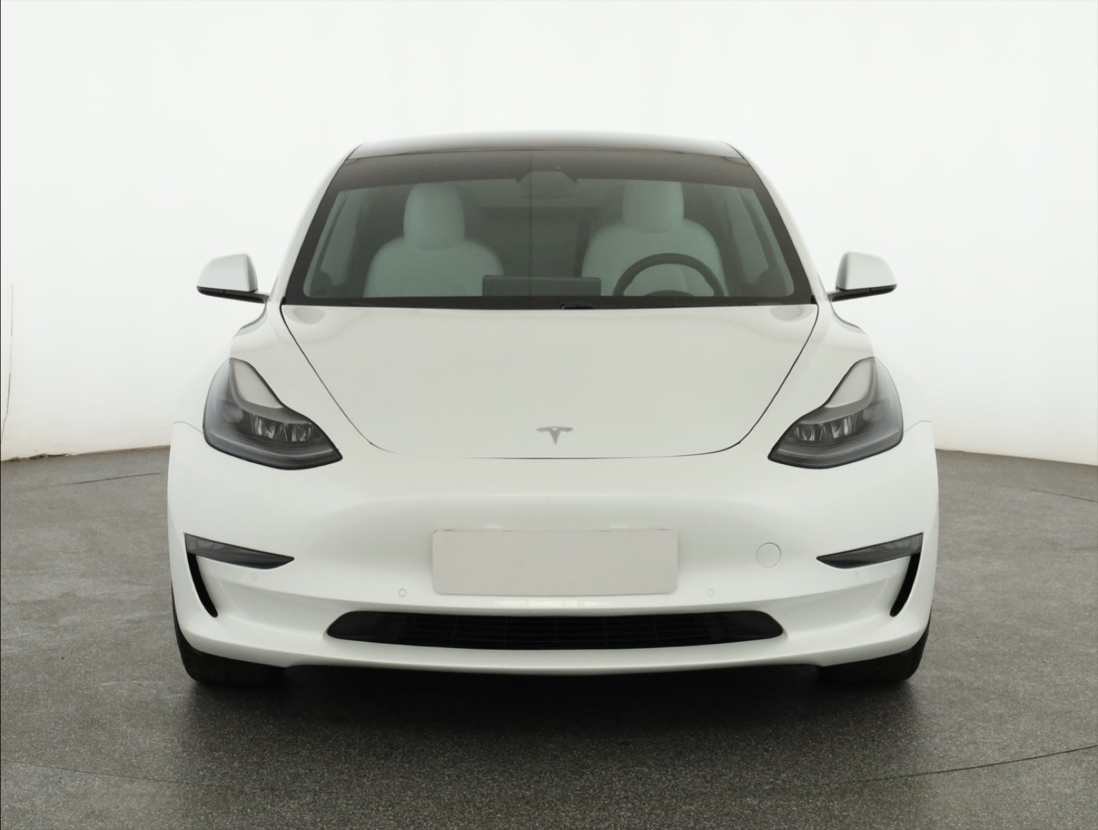 Tesla Model 3 Long Range AWD – fotografie 2