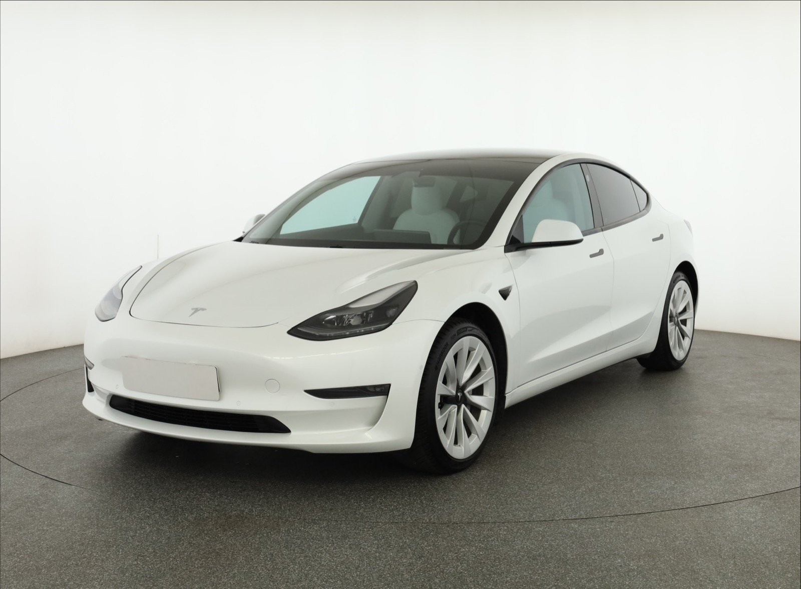 Tesla Model 3 Long Range AWD – fotografie 3