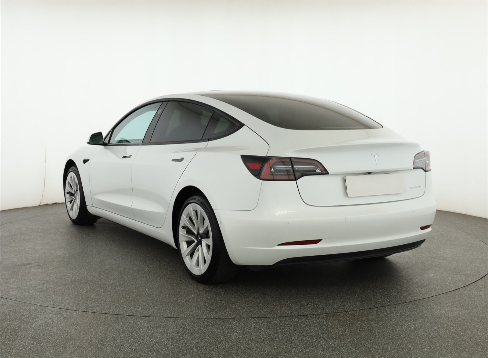 Tesla Model 3 Long Range AWD – fotografie 5