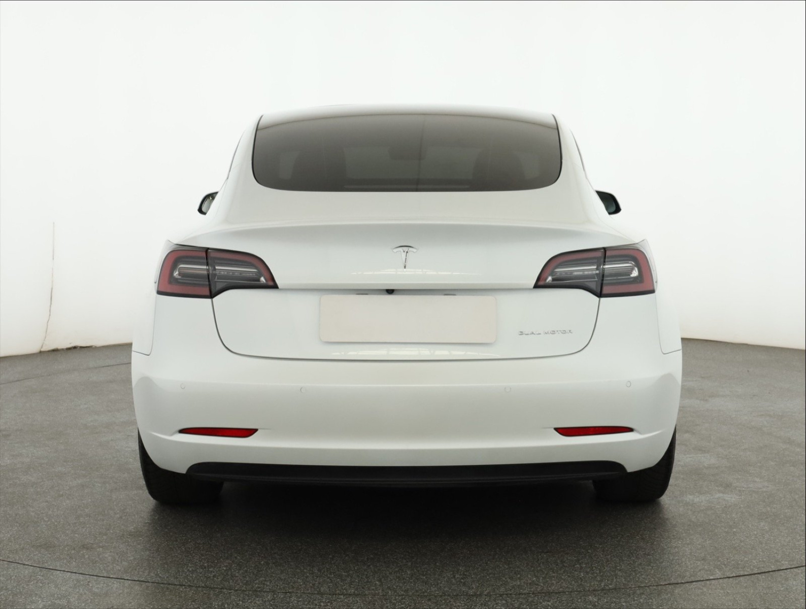 Tesla Model 3 Long Range AWD – fotografie 6