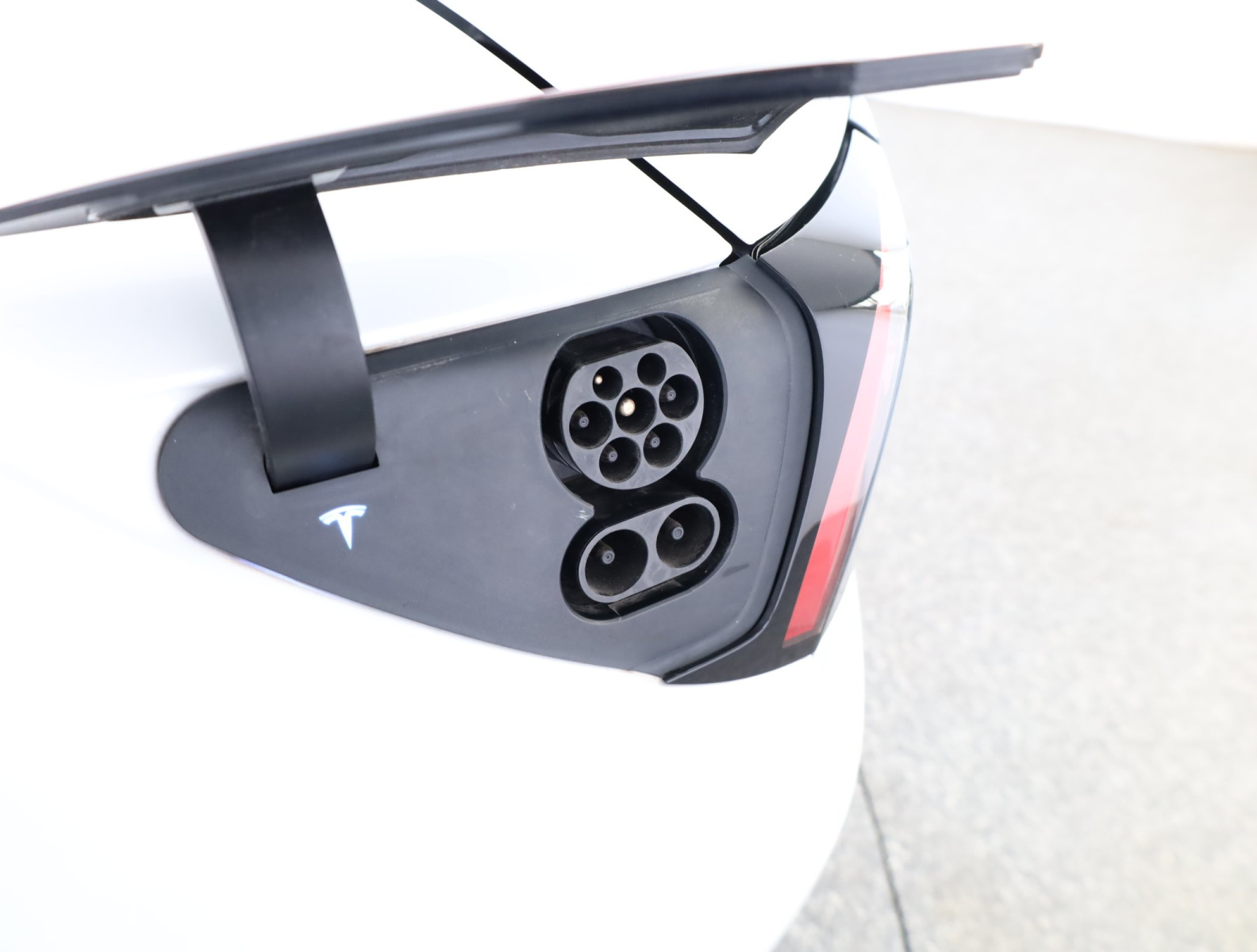Tesla Model 3 Long Range AWD – fotografie 27