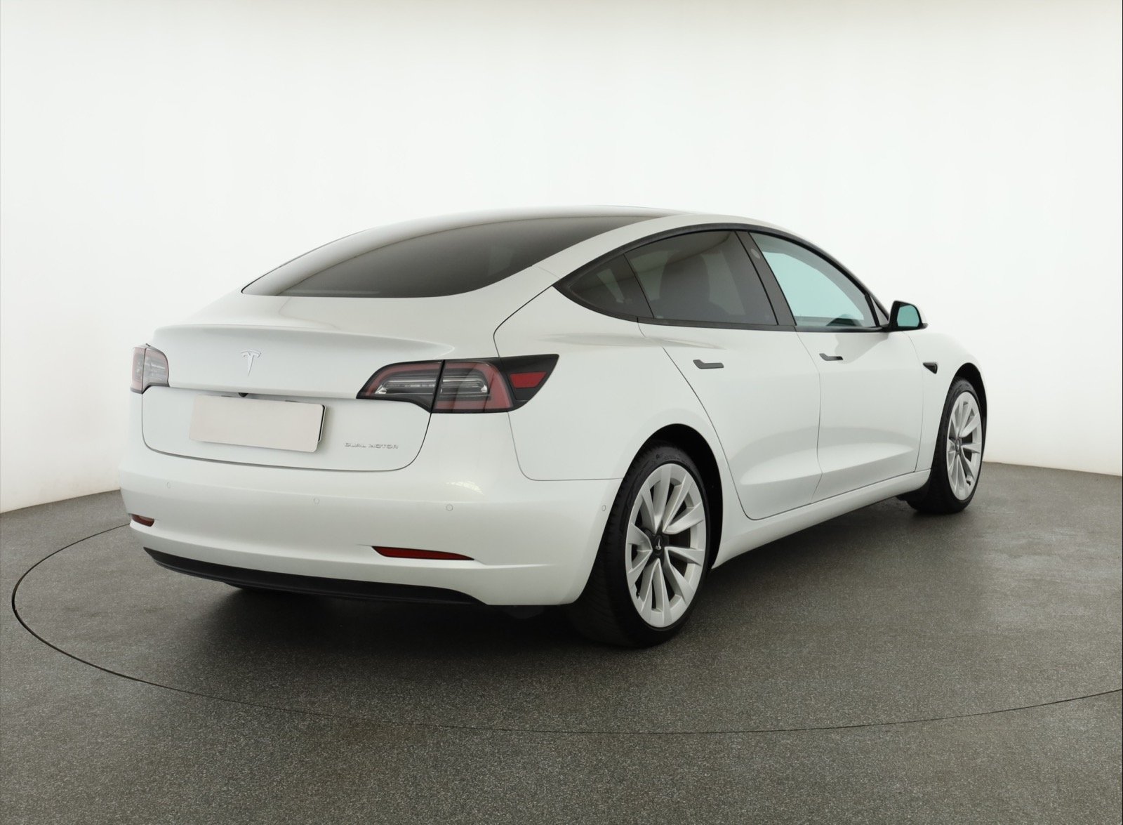 Tesla Model 3 Long Range AWD – fotografie 7