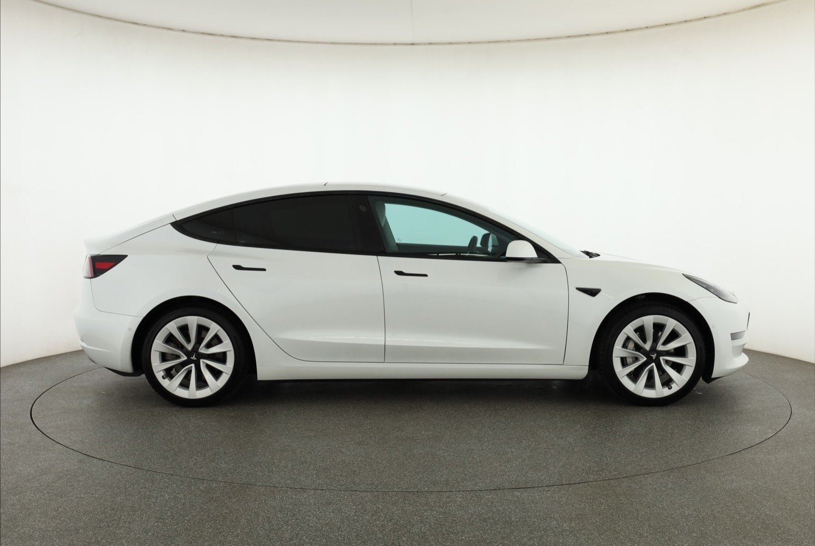 Tesla Model 3 Long Range AWD – fotografie 8