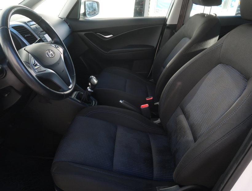 Hyundai ix20, 2012