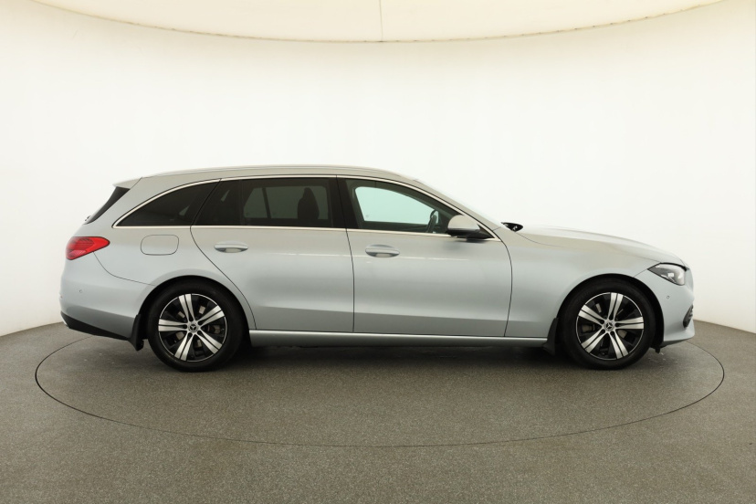 Mercedes-Benz C, 2022