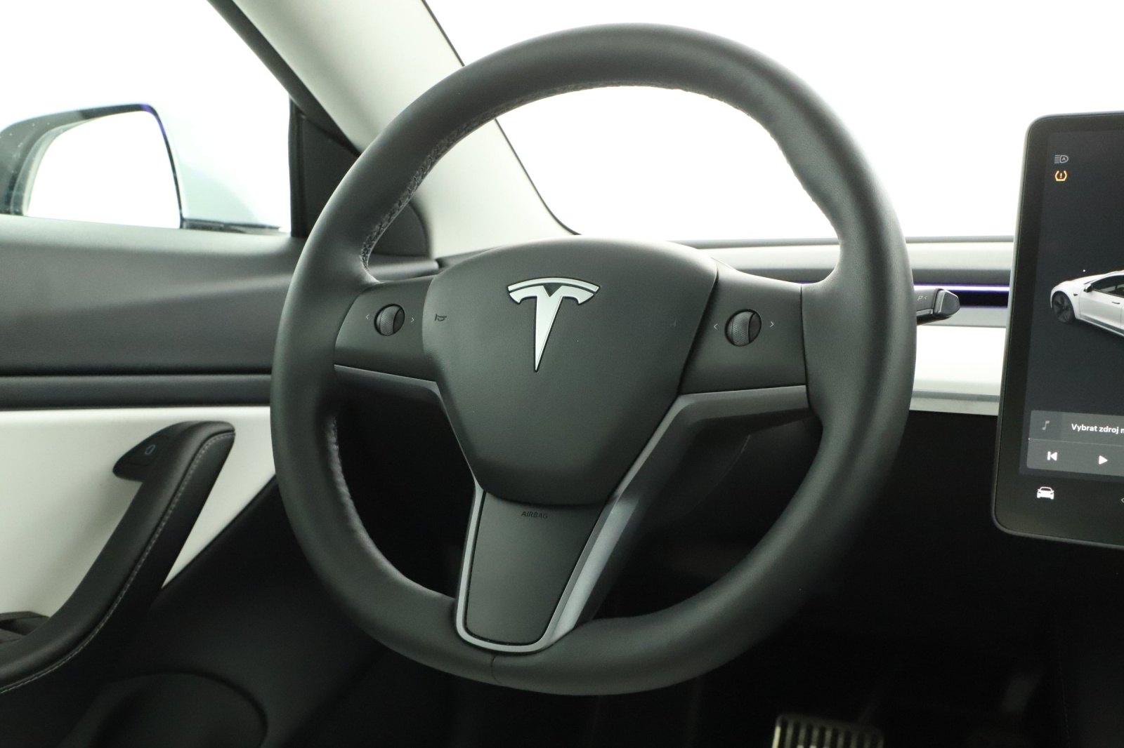 Tesla Model 3 Standard Range Plus – fotografie 14