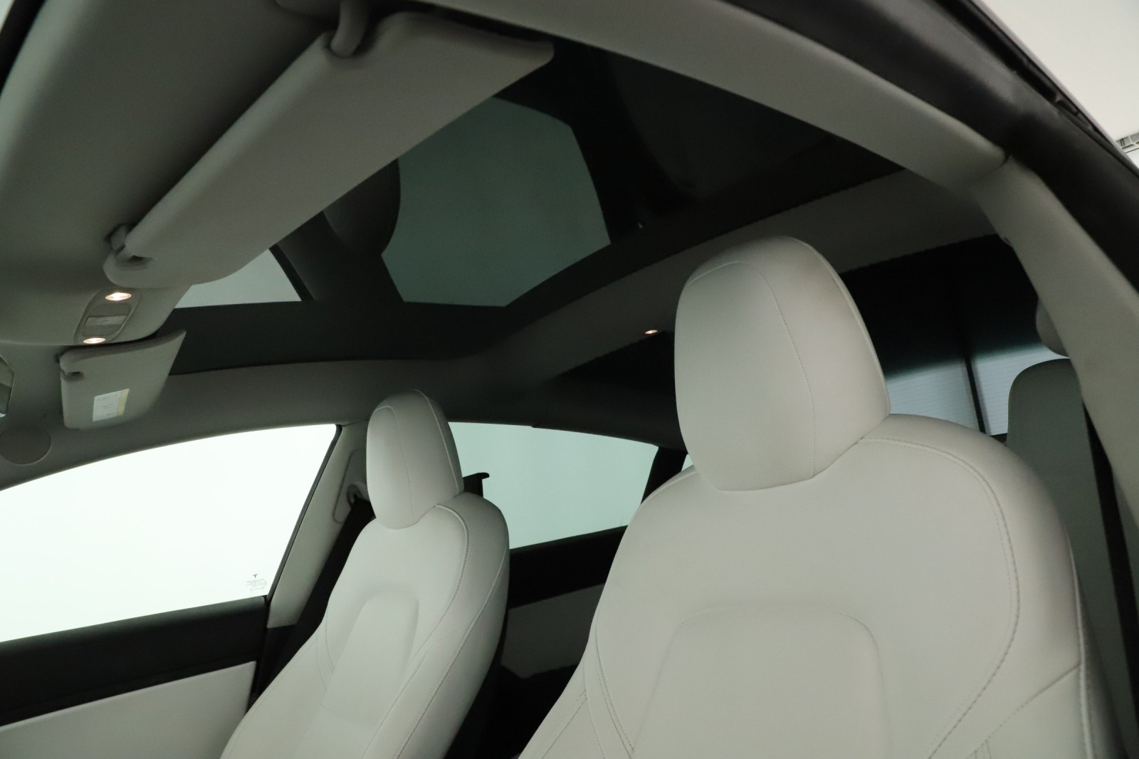 Tesla Model 3 Standard Range Plus – fotografie 17