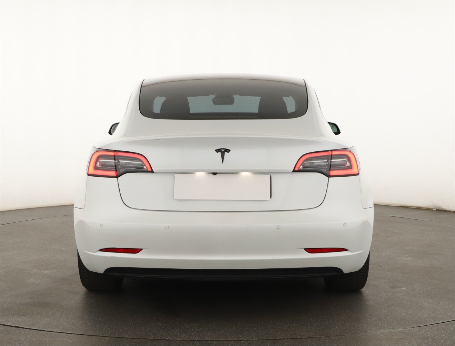 Tesla Model 3 Standard Range Plus – fotografie 6