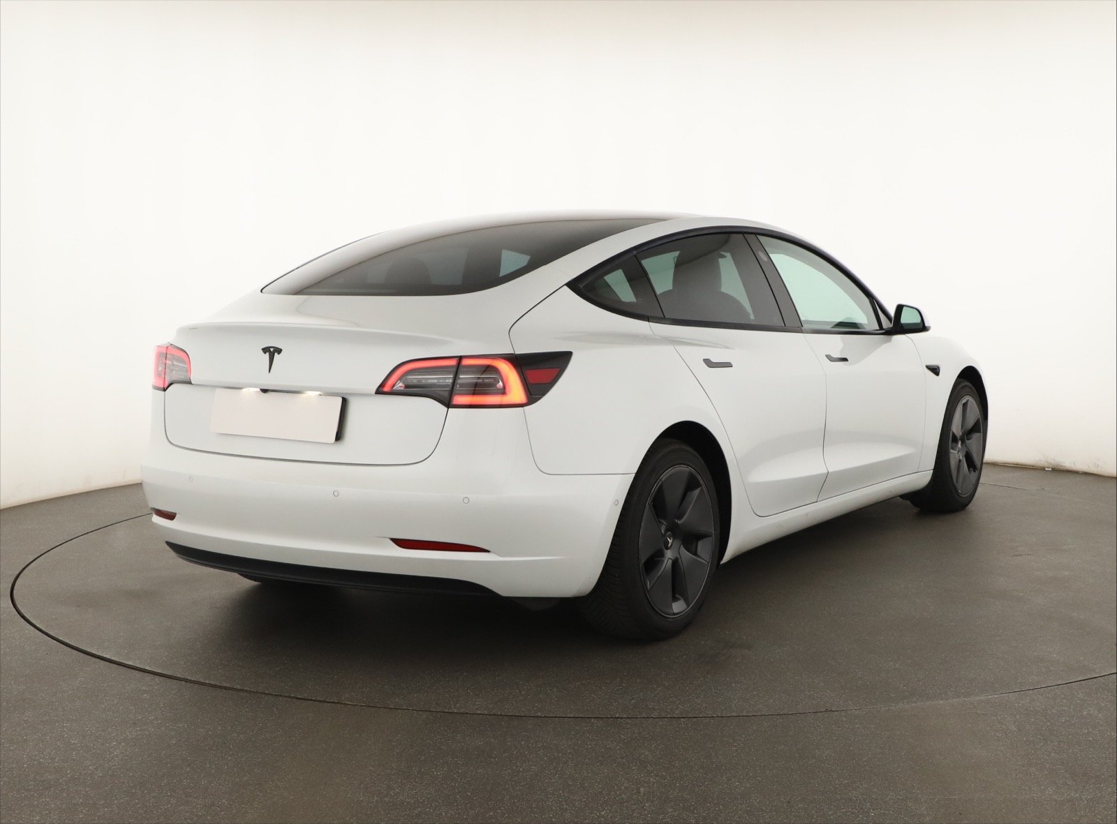 Tesla Model 3 Standard Range Plus – fotografie 7