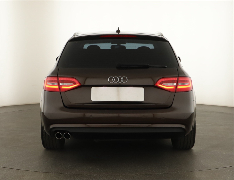Audi A4, 2015