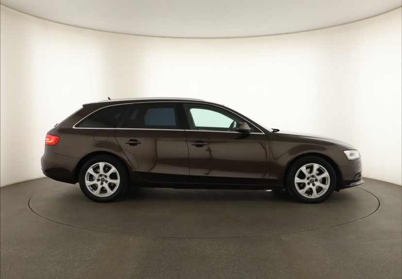 Audi A4, 2015