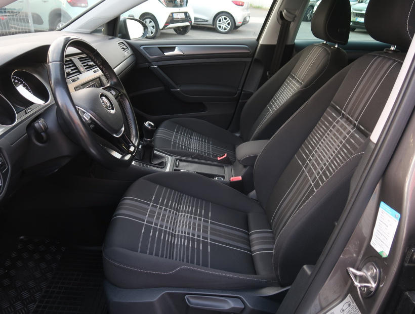 Volkswagen Golf, 2016