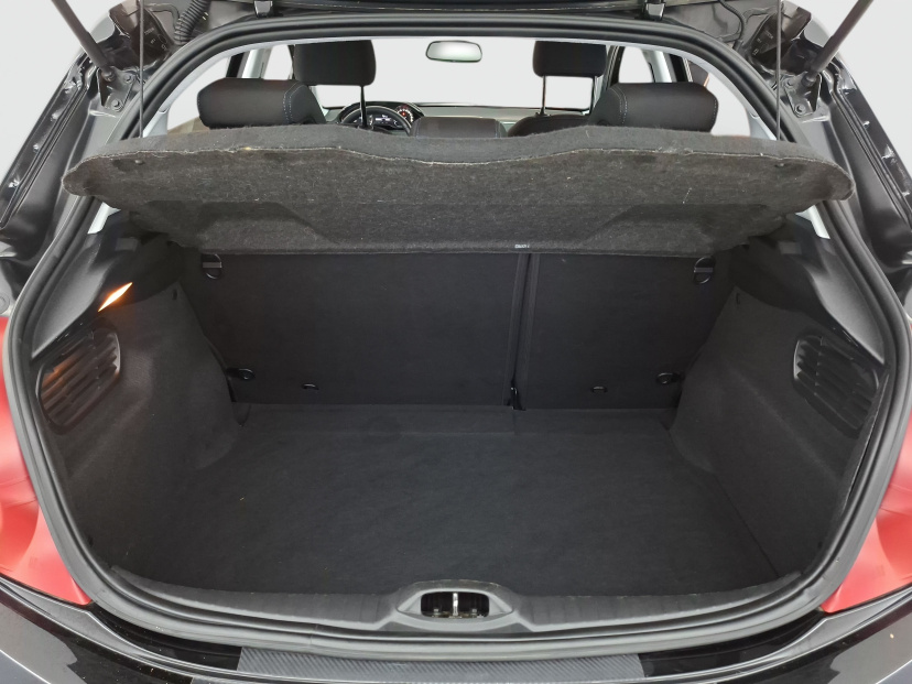 Peugeot 208, 2015