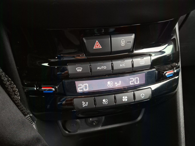 Peugeot 208, 2015