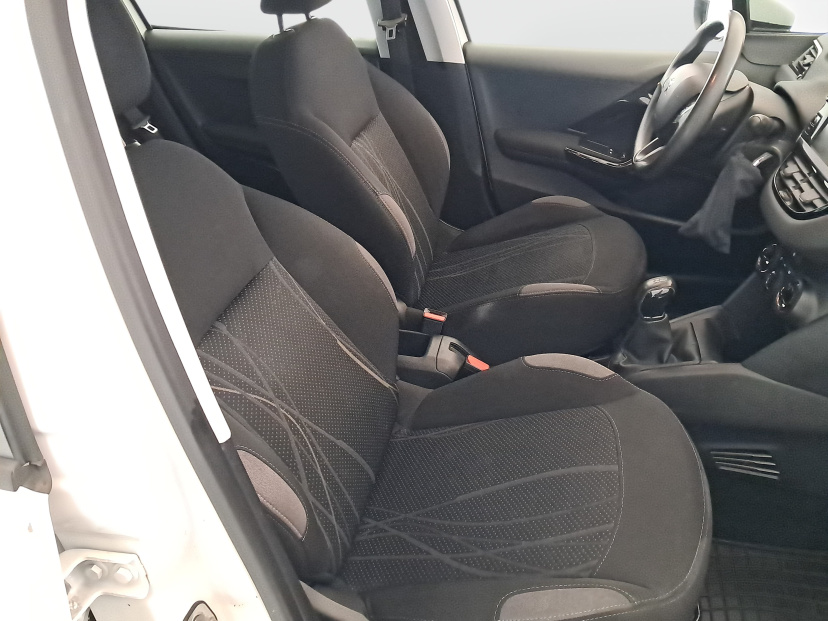 Peugeot 208, 2013