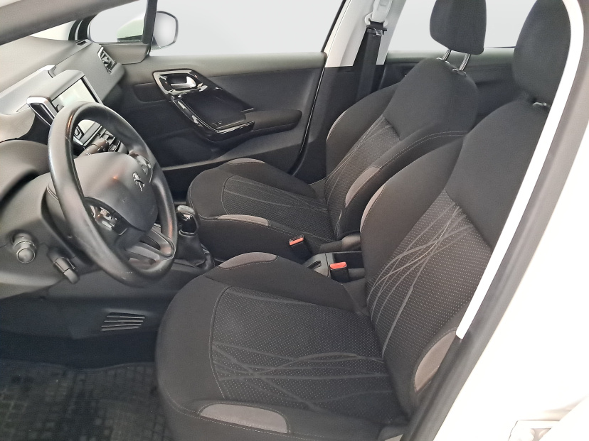 Peugeot 208, 2013
