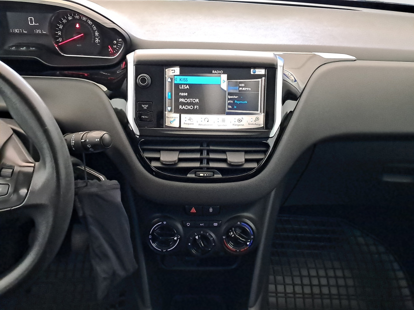 Peugeot 208, 2013