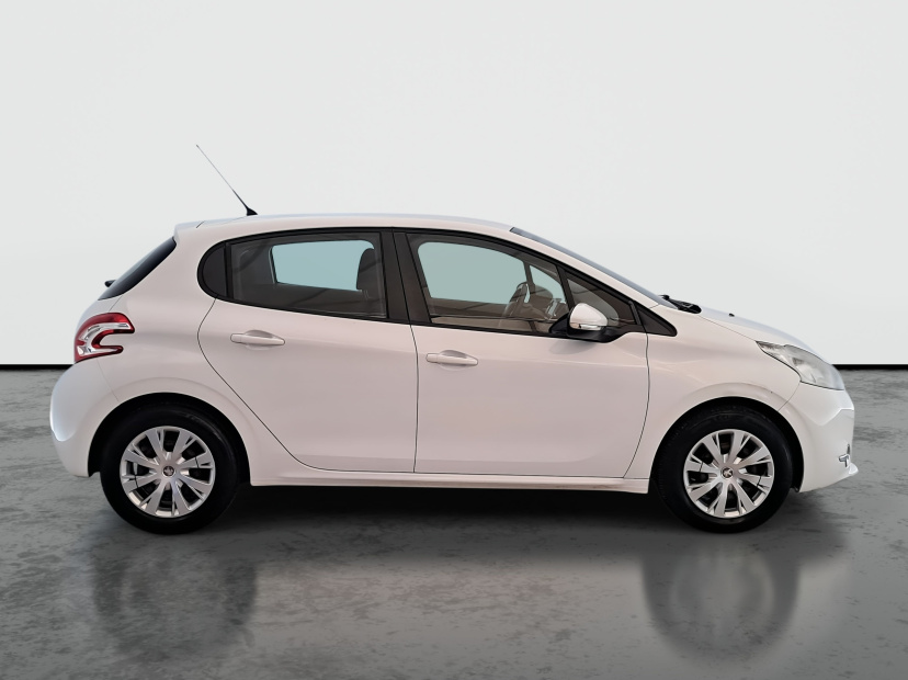 Peugeot 208, 2013