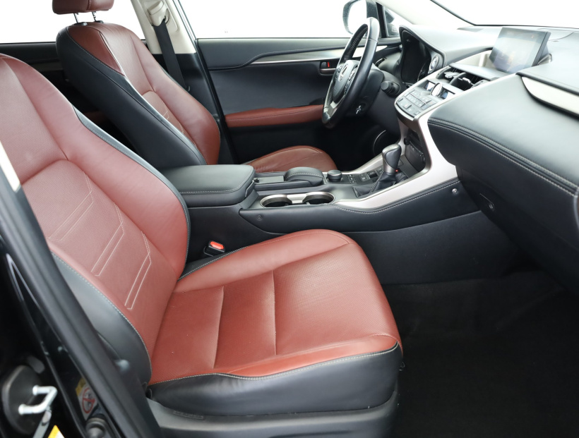 Lexus NX, 2017