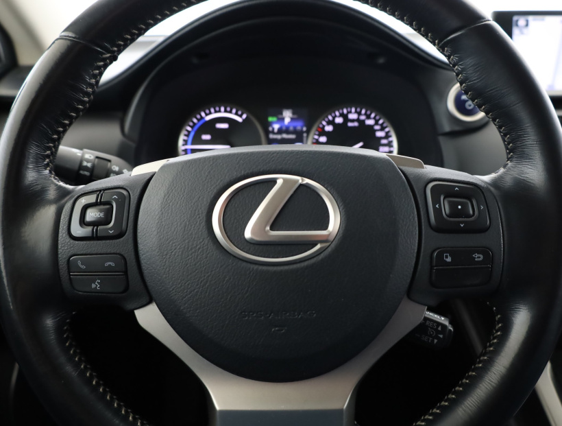 Lexus NX, 2017