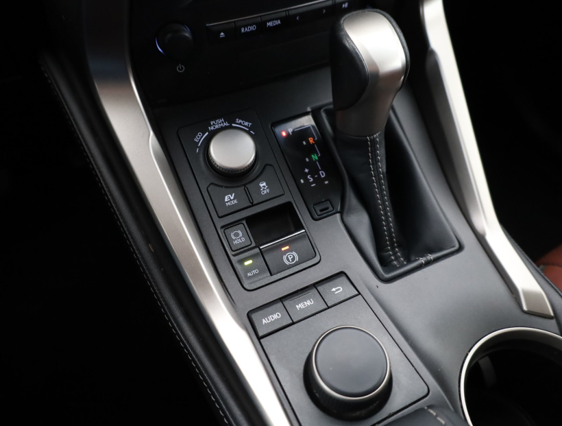 Lexus NX, 2017