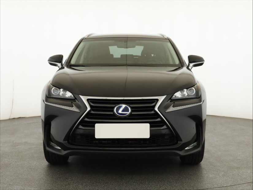 Lexus NX, 2017