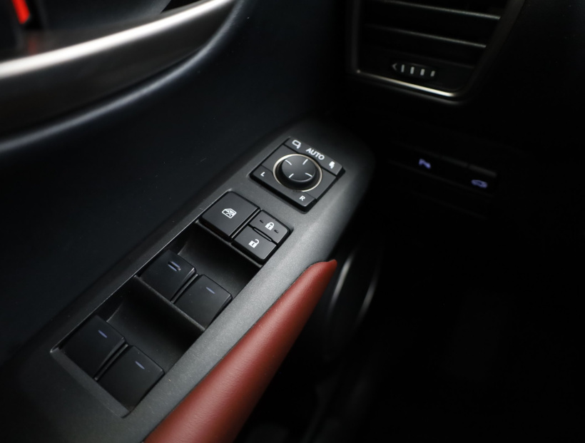 Lexus NX, 2017