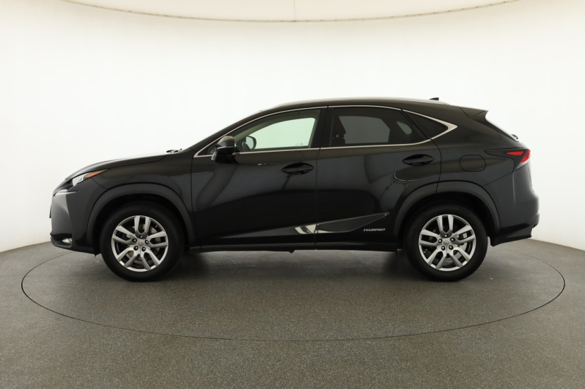 Lexus NX, 2017