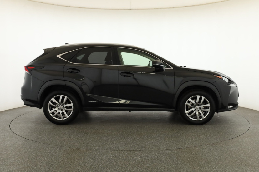 Lexus NX, 2017