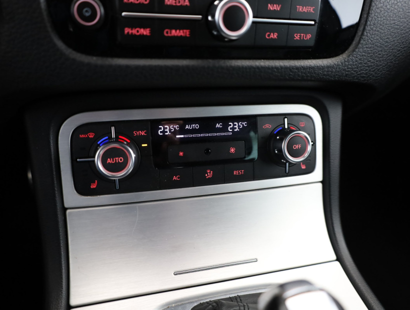 Volkswagen Touareg, 2012