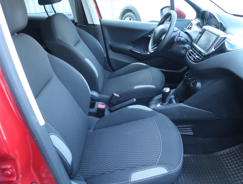 Peugeot 208, 2015