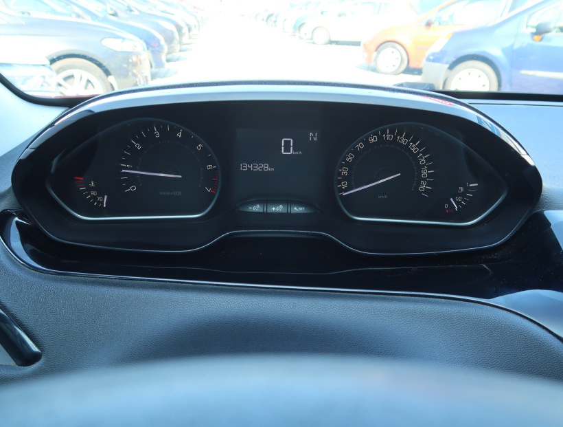 Peugeot 208, 2015
