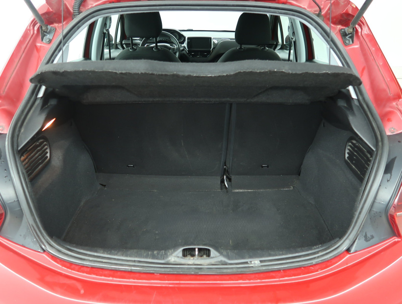 Peugeot 208, 2015