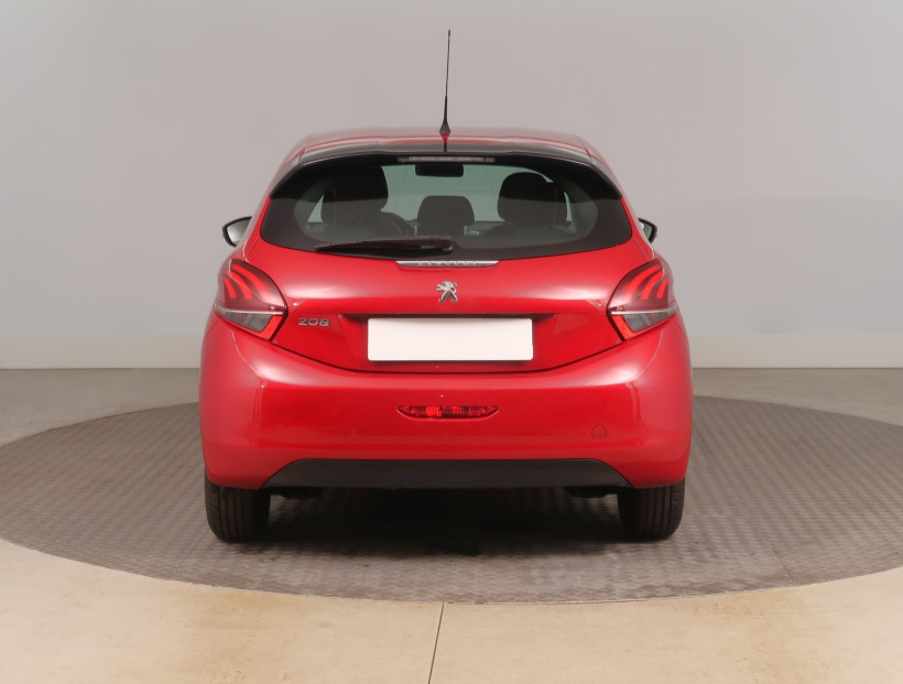 Peugeot 208, 2015