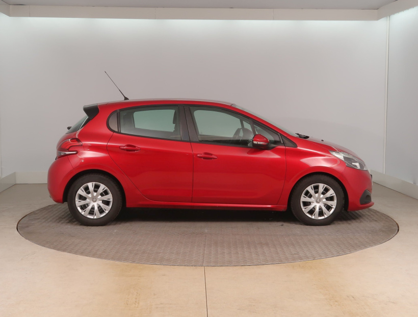 Peugeot 208, 2015