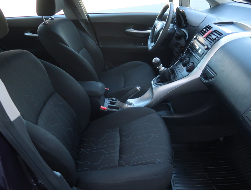 Toyota Auris, 2010