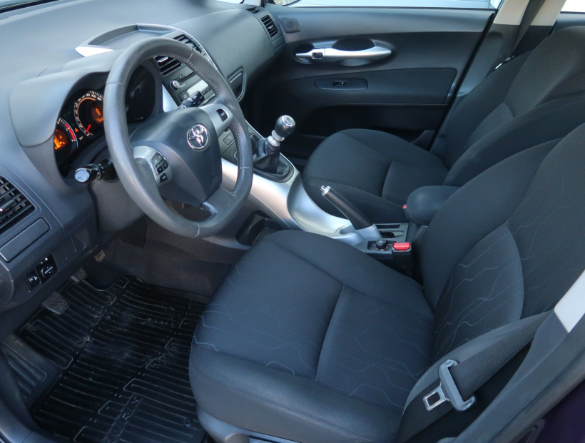 Toyota Auris, 2010