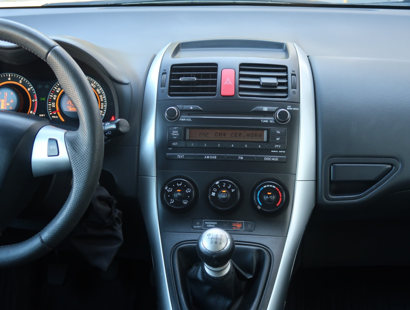 Toyota Auris, 2010