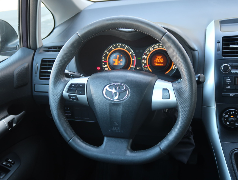 Toyota Auris, 2010